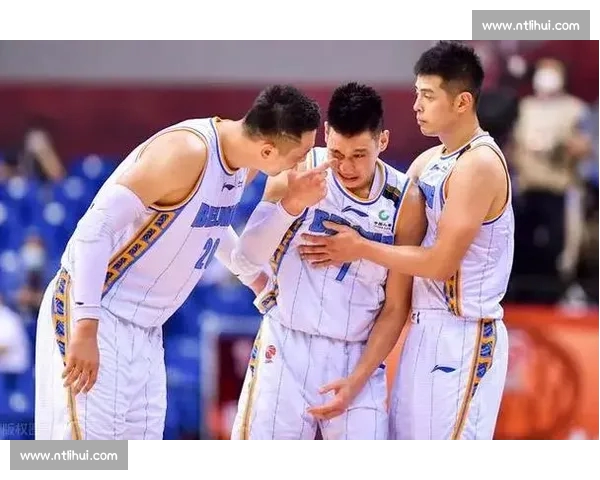 篮球赛后复盘分析:深度剖析比赛关键时刻与战术执行的影响 篮球赛后复盘分析:深度剖析比赛关键时刻与战术执行的影响